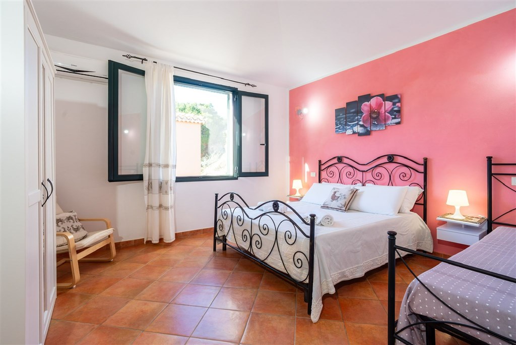 Agriturismo Domus de Goene - Ložnice, apartmán 1, Loceri, Sardinie