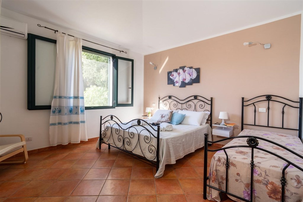 Agriturismo Domus de Goene - Ložnice, apartmán 2, Loceri, Sardinie