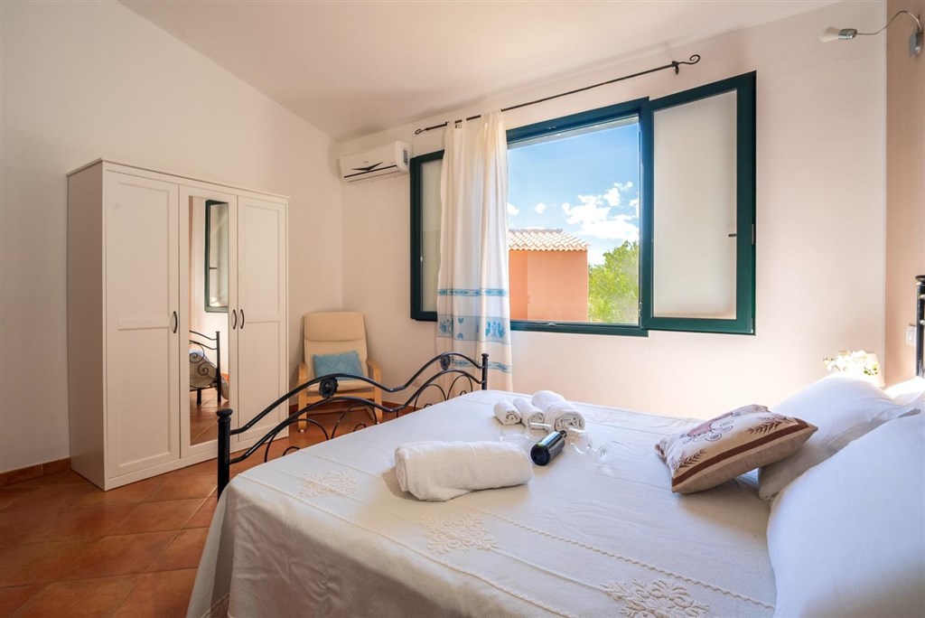 Agriturismo Domus de Goene - Ložnice, apartmán 2, Loceri, Sardinie