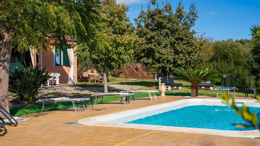 Agriturismo Domus de Goene - Bazén se zahradou, Loceri, Sardinie