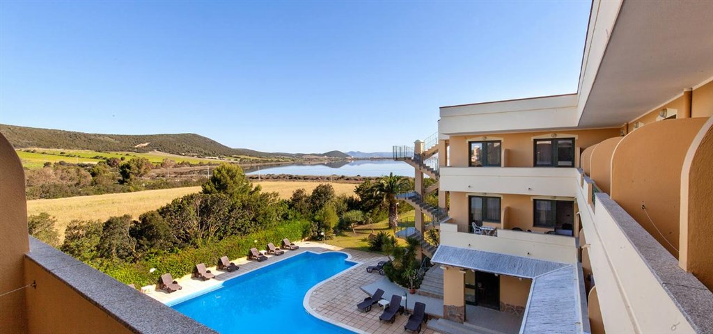 Hotel Cala dei Pini - Pohled na bazén, Porto Pino, Sardinie