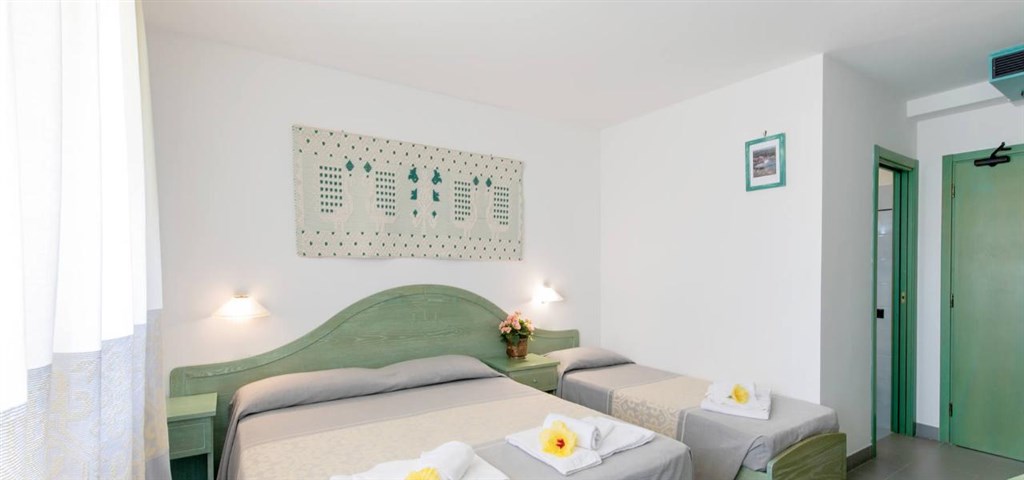 Hotel Cala dei Pini - Standard třílůžkový, Porto Pino, Sardinie