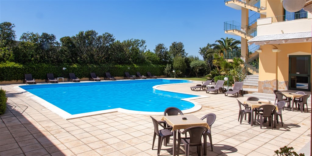 Hotel Cala dei Pini - Bazén, Porto Pino, Sardinie