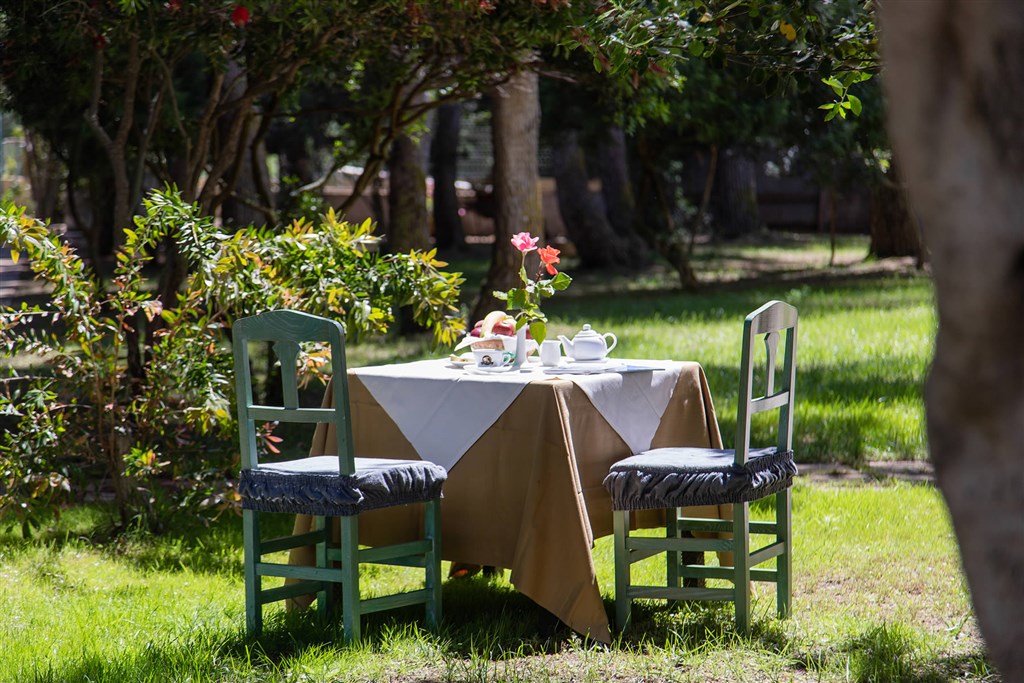Hotel Cala dei Pini - Snídaně v zahradě, Porto Pino, Sardinie