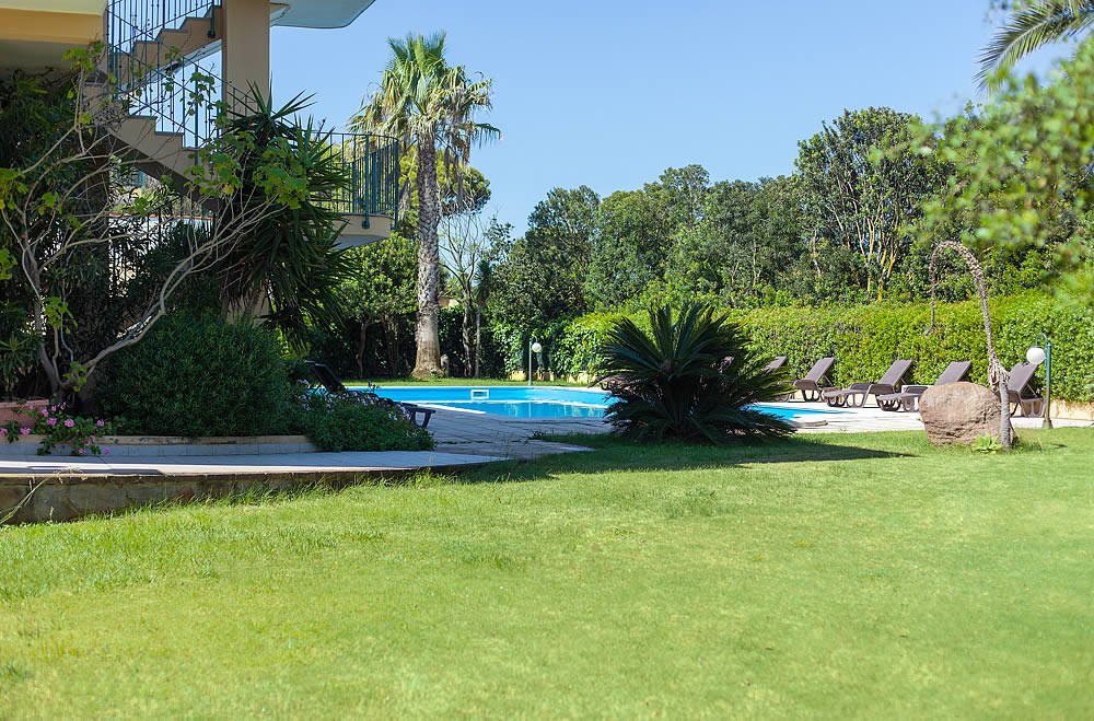 Hotel Cala dei Pini - Bazén v zahradě, Porto Pino, Sardinie