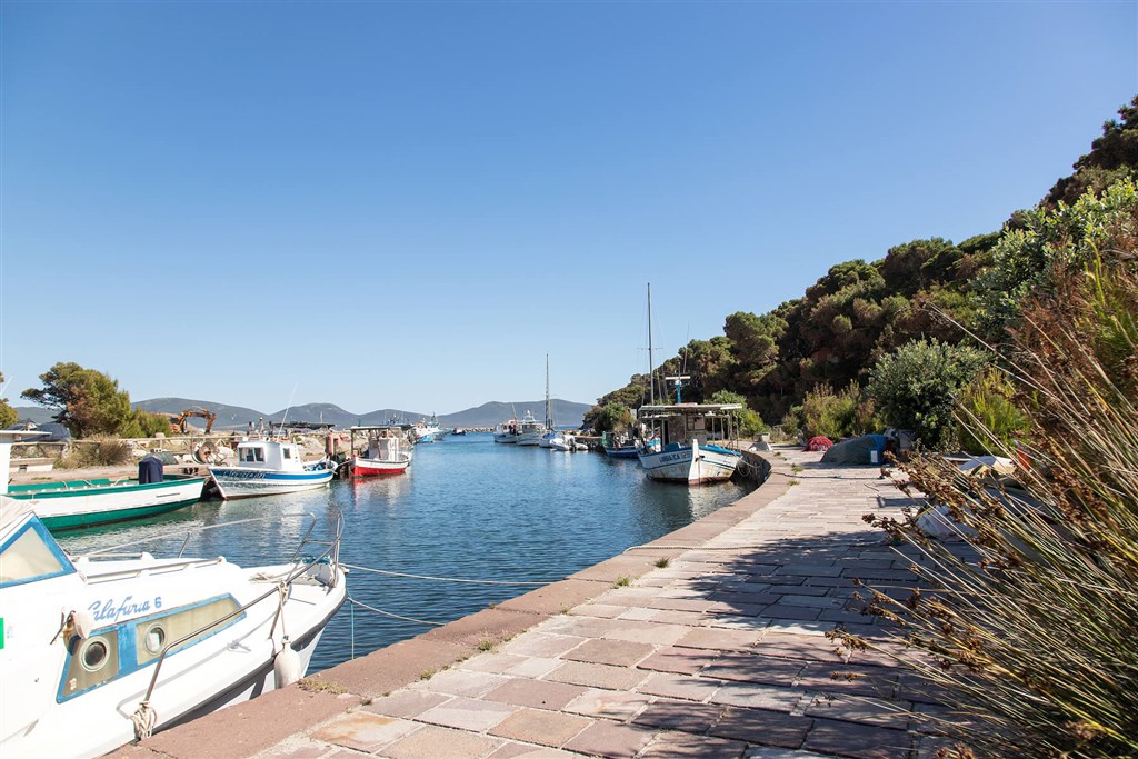 Hotel Cala dei Pini - Přístaviště, Porto Pino, Sardinie