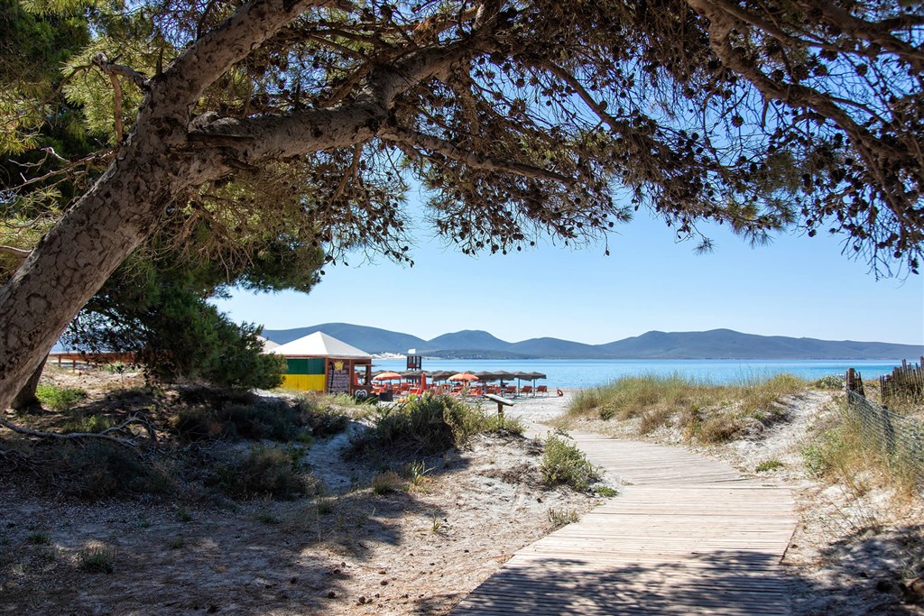 Hotel Cala dei Pini - Pláž, Porto Pino, Sardinie