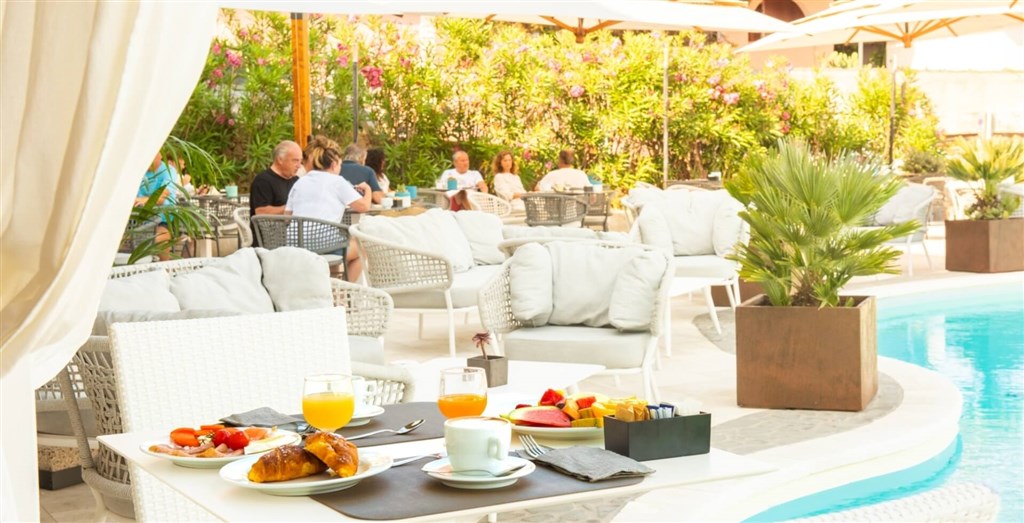 HOTEL MORESCO - Snídaně na terase, Santa Teresa di Gallura, Sardinie