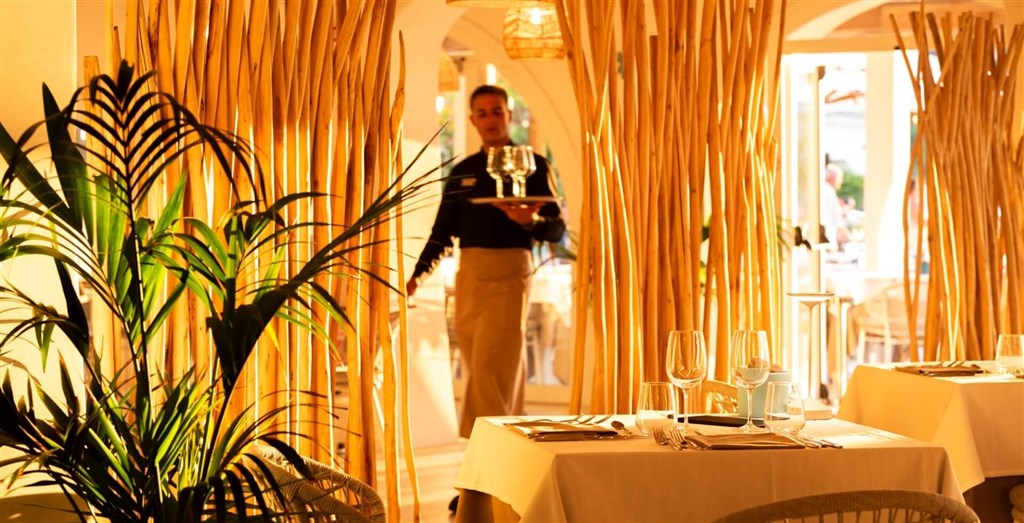 HOTEL MORESCO - Restaurace, Santa Teresa di Gallura, Sardinie