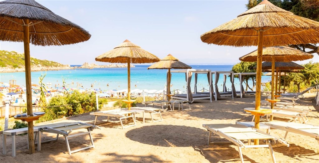 HOTEL MORESCO - Solarium se slunečníky, Santa Teresa di Gallura, Sardinie