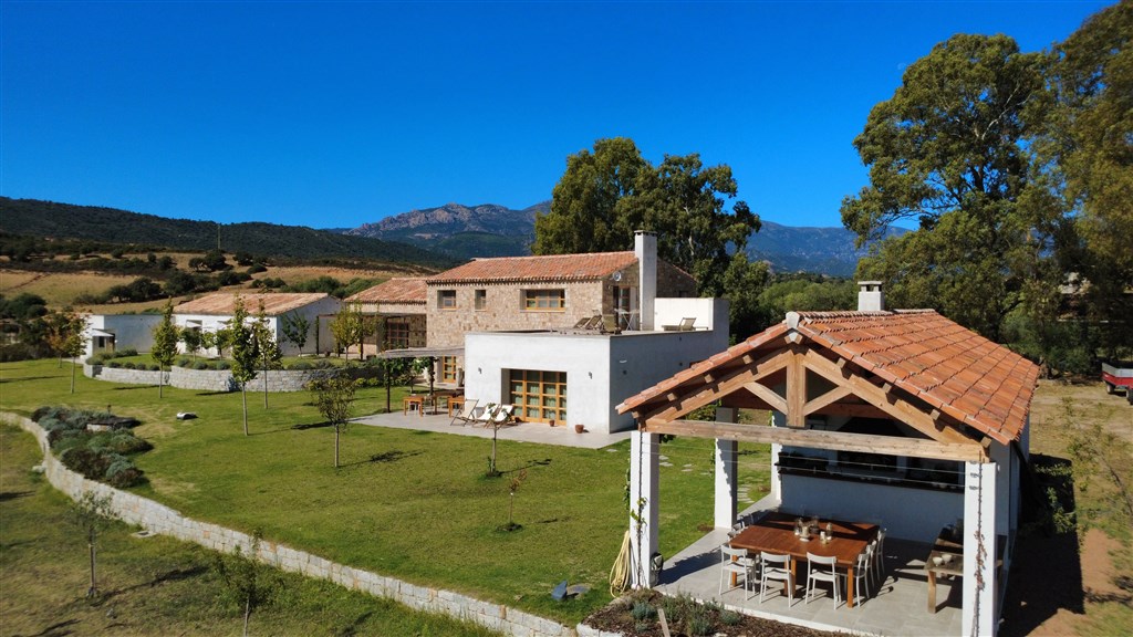 Cantos e Sonos - Exteriér, Triei, Sardinie