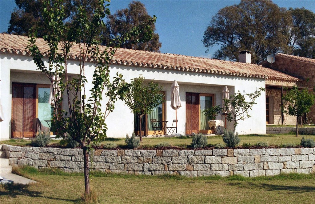 Cantos e Sonos - Budova s pokoji, Triei, Sardinie