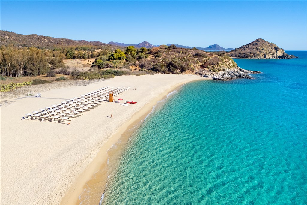 Spiagge San Pietro Resort - Pláž u hotelu, Castiadas, Sardinie