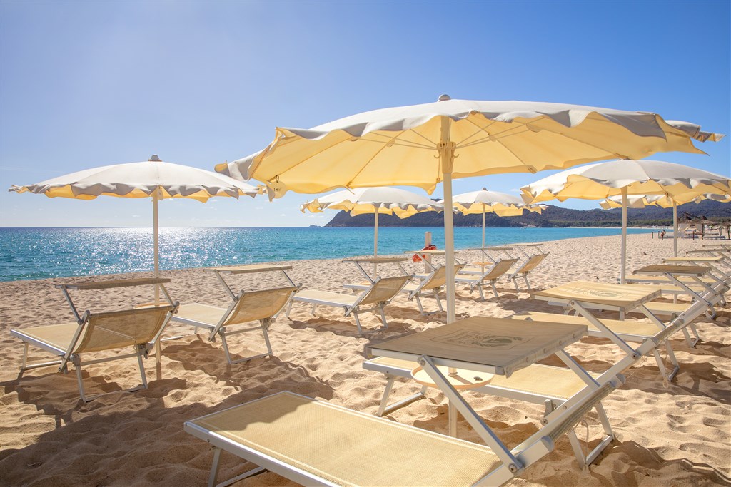 Spiagge San Pietro Resort - Lehátka na pláži, Castiadas, Sardinie