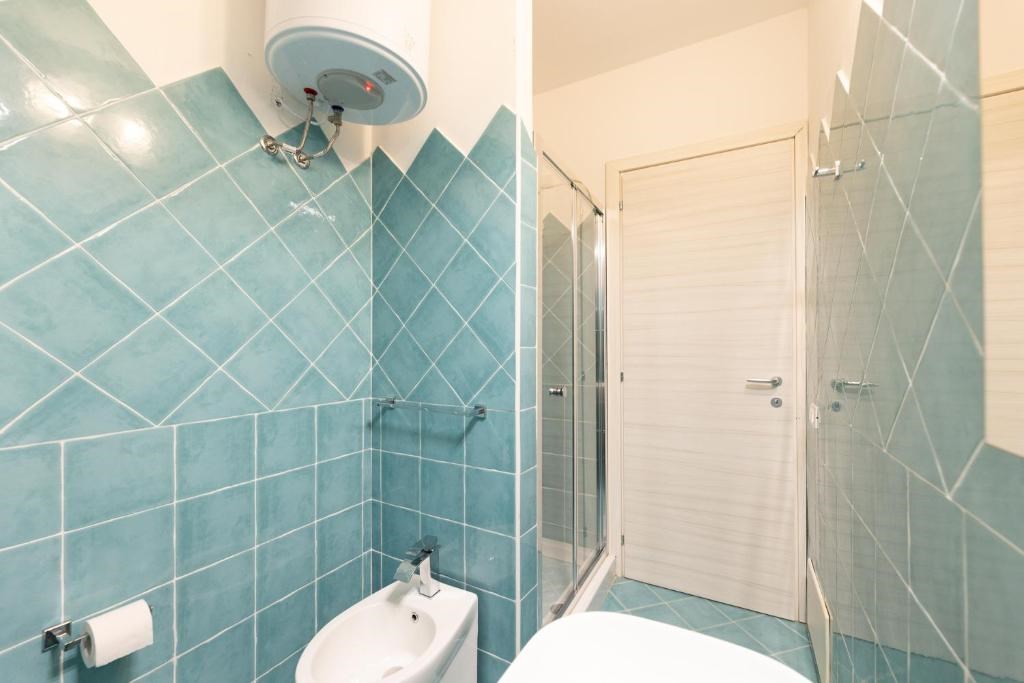 Residence Le Rocce Rosse - Možná varianta koupelny, BILO 4 S VÝHLEDEM NA MOŘE, Isola Rossa, Sardinie