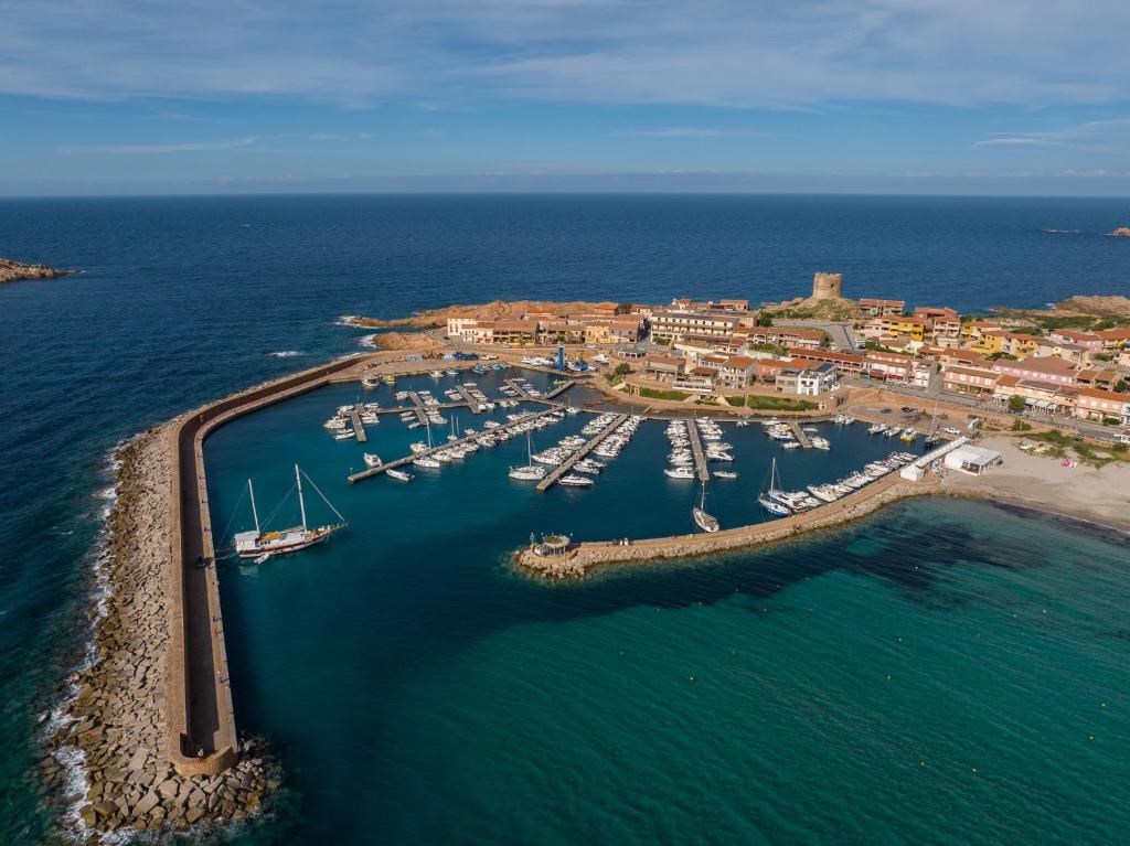 Residence Le Rocce Rosse - Přístav, Isola Rossa, Sardinie