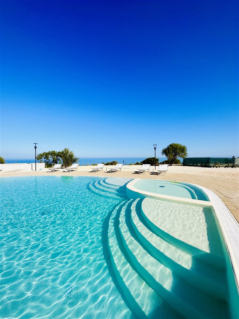 Residence Le Rocce Rosse - Bazén, Isola Rossa, Sardinie