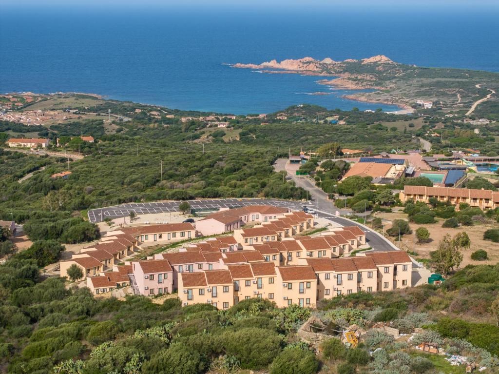Residence Le Rocce Rosse - Panoramatický pohled na residenci, Isola Rossa, Sardinie