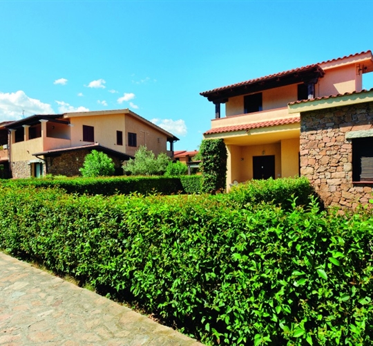 Exteriér jednoho z apartmánů, San Teodoro, Sardinie