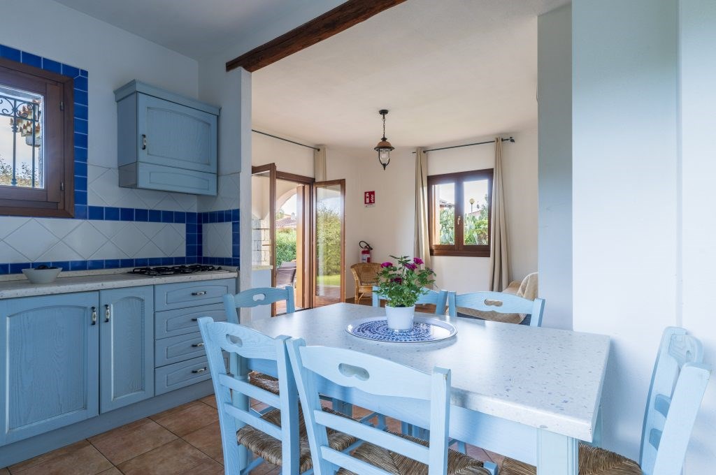 Residence Vecchio Stazzo - Kuchyně jednoho z apartmánů, San Teodoro, Sardinie