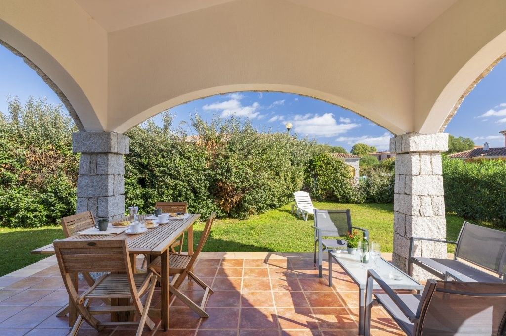 Residence Vecchio Stazzo - Terasa jednoho z apartmánů, San Teodoro, Sardinie