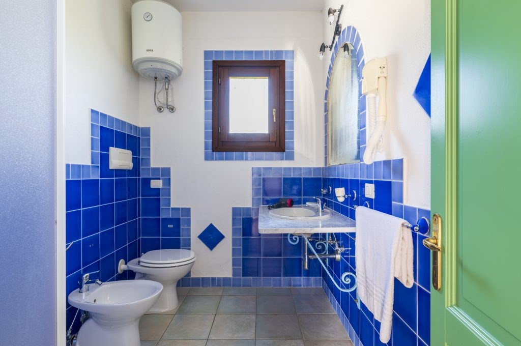 Residence Vecchio Stazzo - Koupelna jednoho z apartmánů, San Teodoro, Sardinie