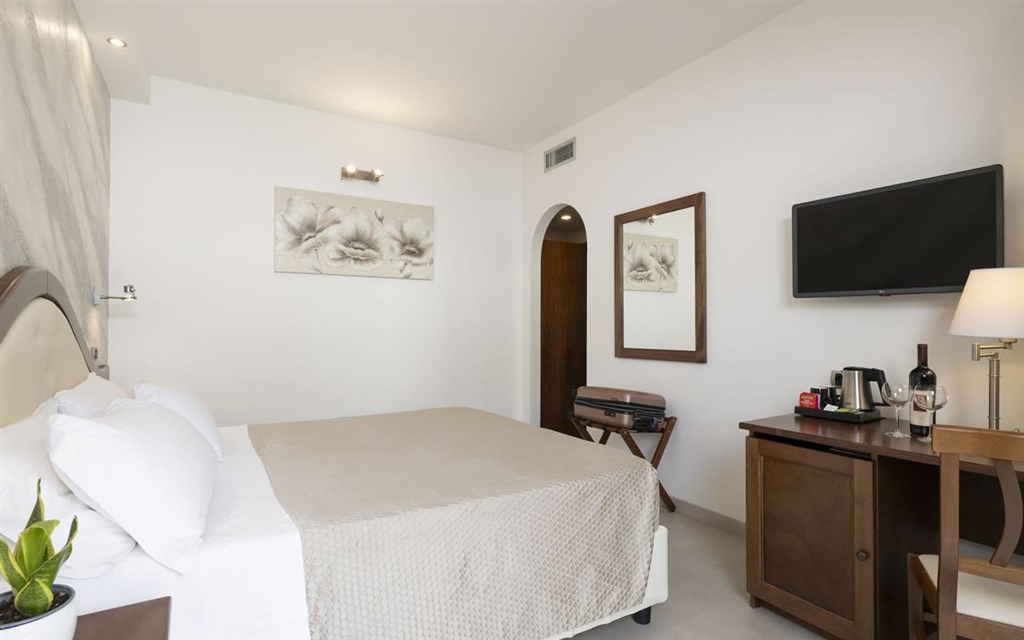 Nicoletta - Interiér pokoje STANDARD s verandou, Santa Maria Navarrese, Sardinie