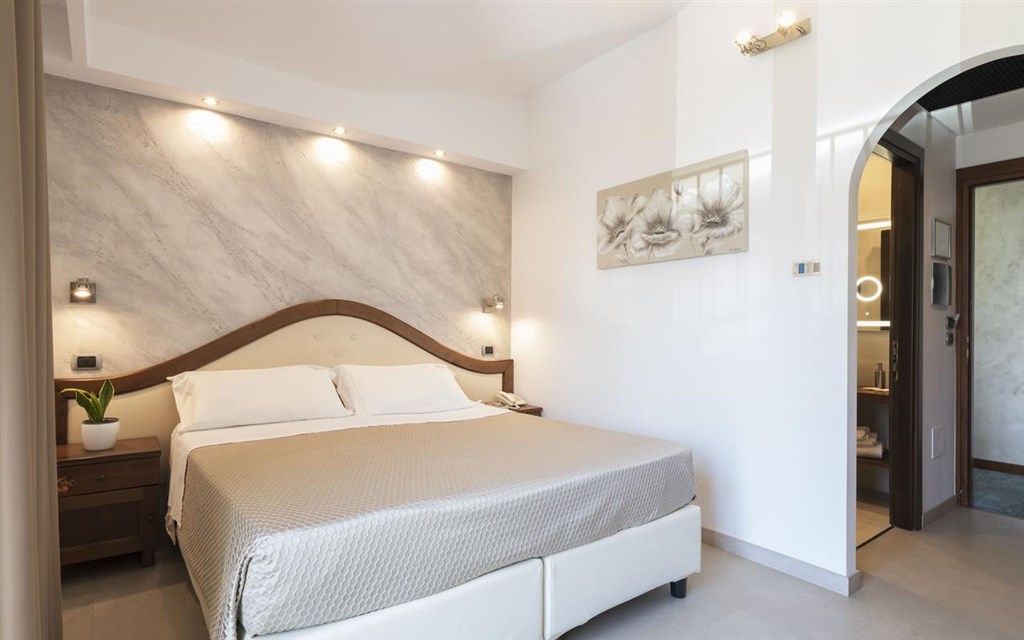 Nicoletta - Interiér pokoje STANDARD dvoulůžkový, Santa Maria Navarrese, Sardinie