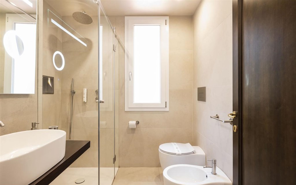 Nicoletta - Pokoj STANDARD čtyřlůžkový s terasou, koupelna, Santa Maria Navarrese, Sardinie