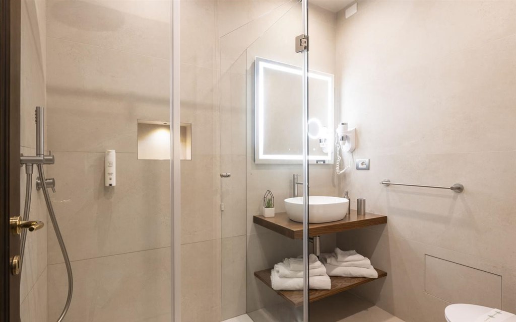 Nicoletta - Pokoj STANDARD třílůžkový, koupelna, Santa Maria Navarrese, Sardinie