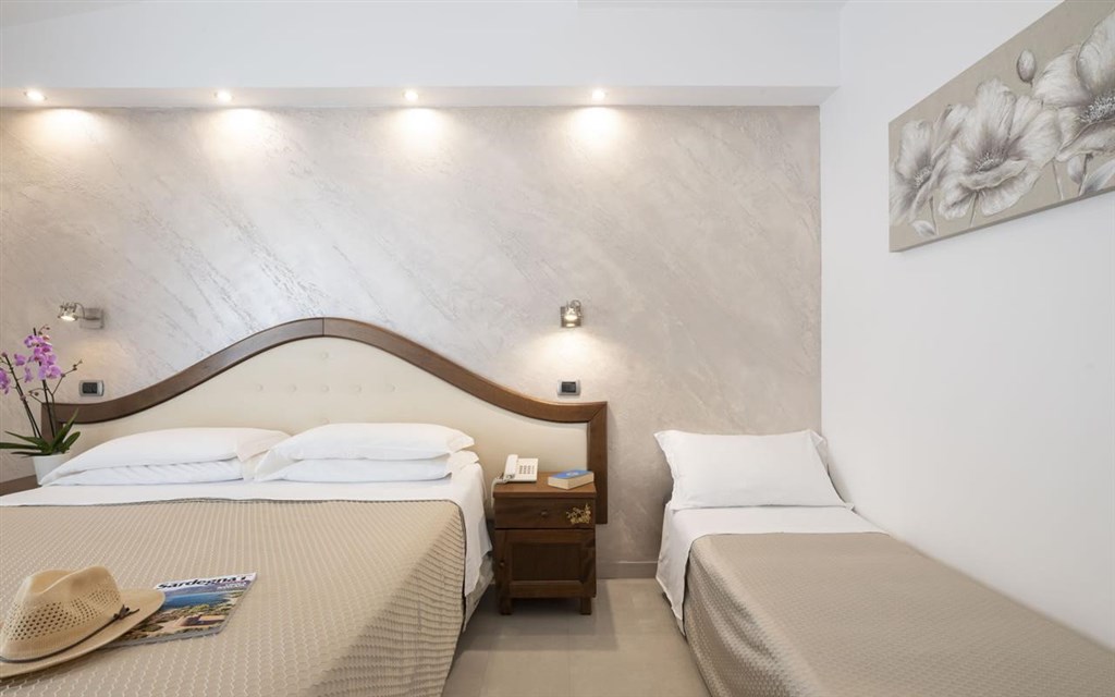 Nicoletta - Lůžka ve třílůžkovém pokoji STANDARD, Santa Maria Navarrese, Sardinie