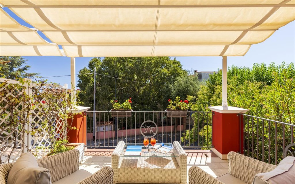 Nicoletta - Terasa třílůžkového pokoje STANDARD s terasou, Santa Maria Navarrese, Sardinie