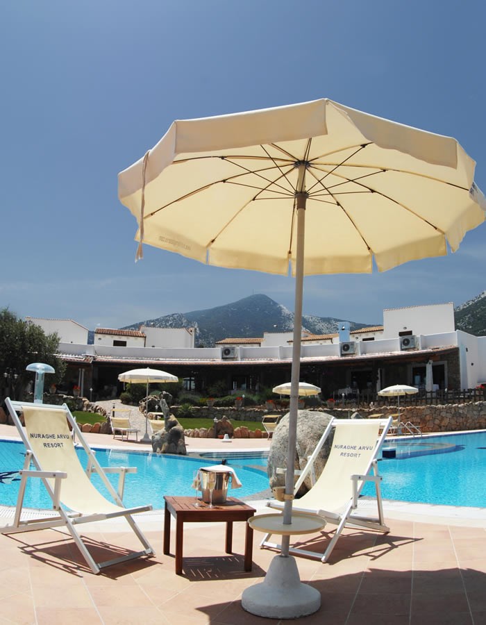 Nuraghe Arvu - Osvěžení v baru u bazénu, Cala Gonone, Sardinia