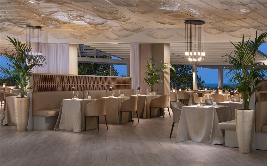 Conrad Chia Laguna Sardinia - Interiér restaurace La Terrazza, Chia, Sardinie