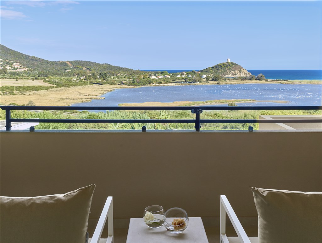 Conrad Chia Laguna Sardinia - Výhled z pokoje KING GRAND DELUXE s výhledem na moře, Chia, Sardinie