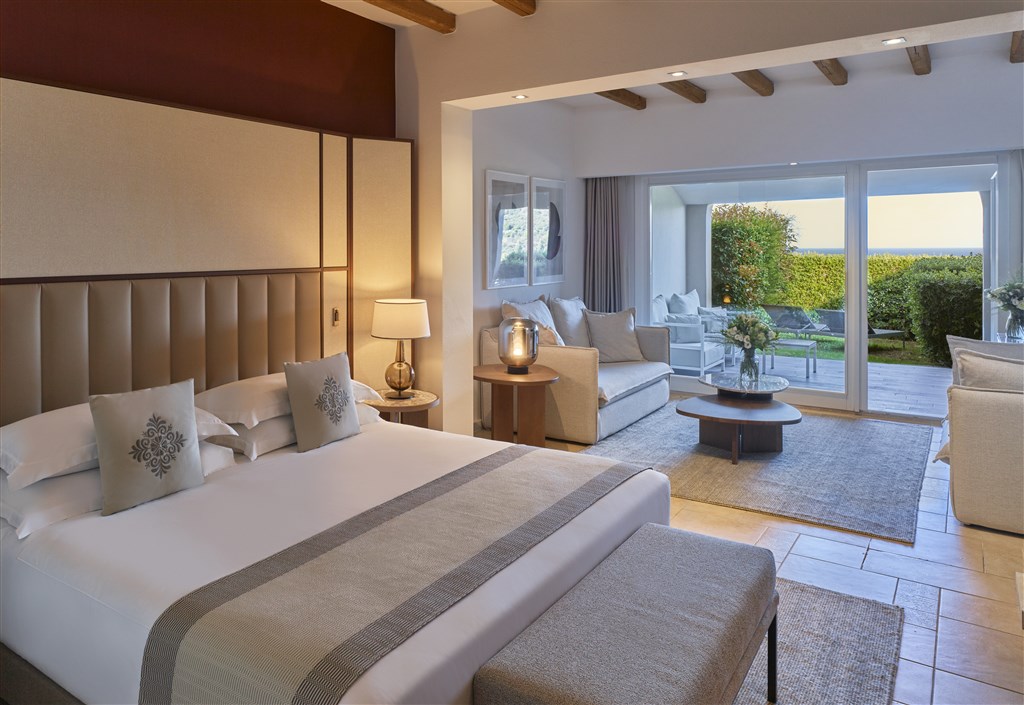 Conrad Chia Laguna Sardinia - Pokoj KING JUNIOR SUITE s priv. zahrádkou, Chia, Sardinie