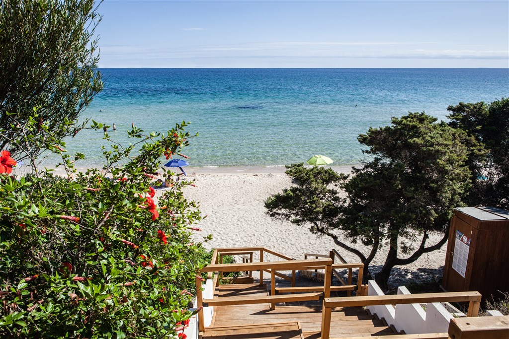 New Barcavela - Vstup na pláž, Santa Margherita di Pula, Sardinie