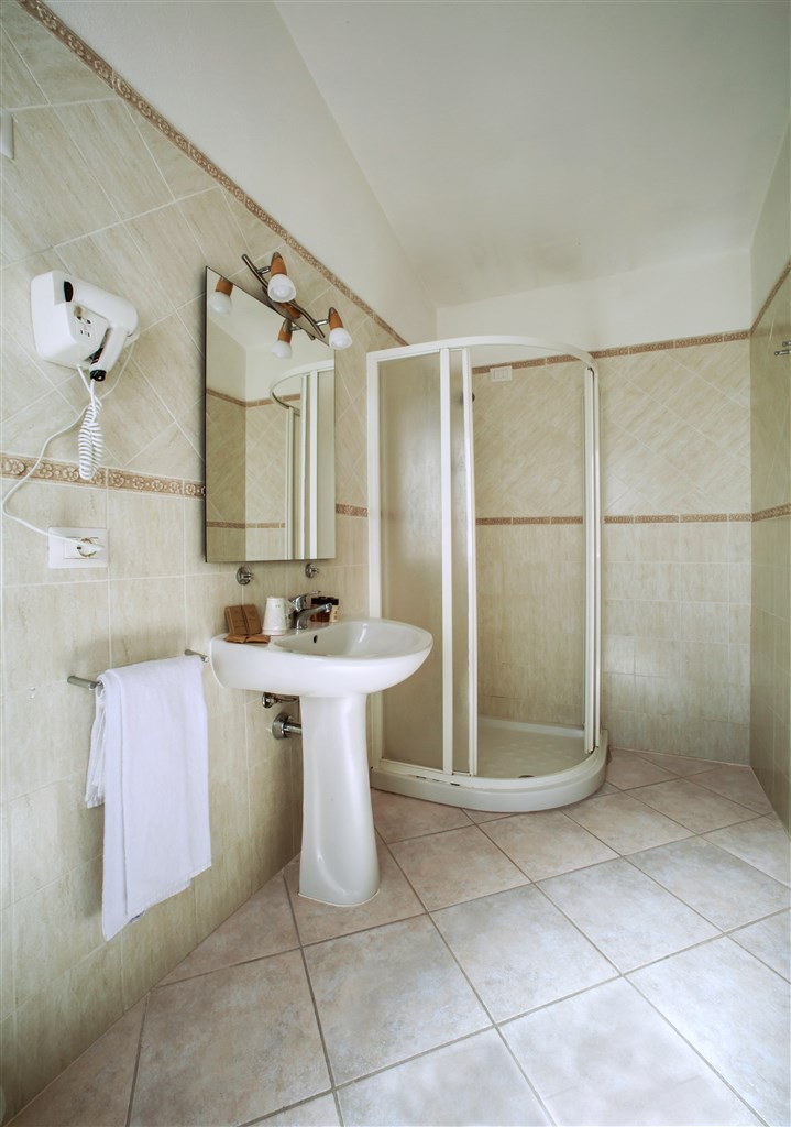 New Barcavela - Ukázka koupelny, Santa Margherita di Pula, Sardinie