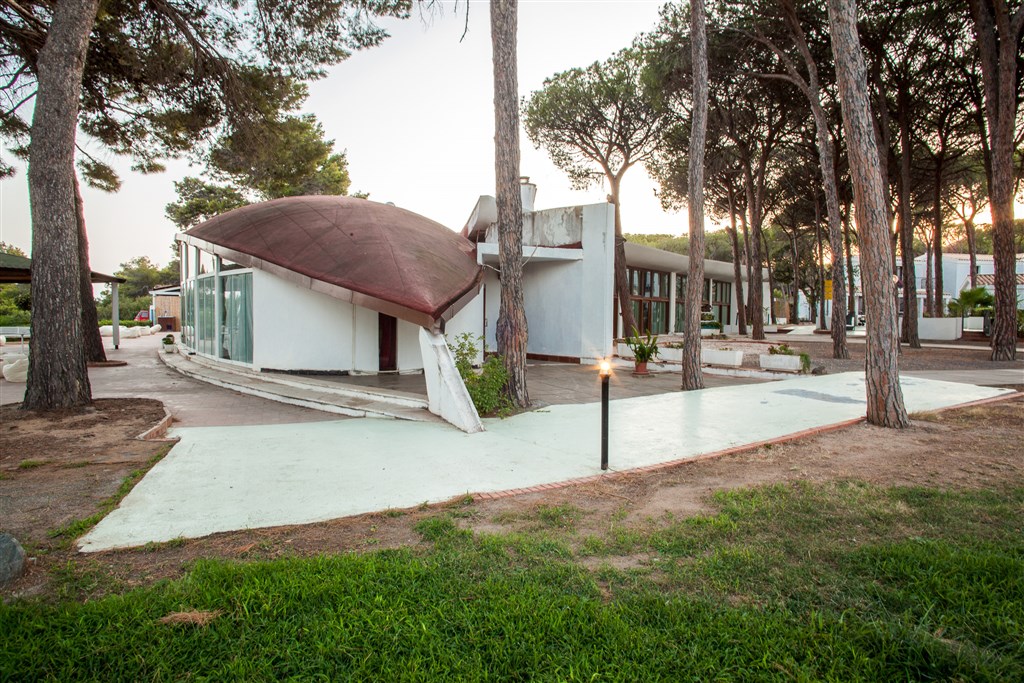 New Barcavela - Hlavní budova, Santa Margherita di Pula, Sardinie