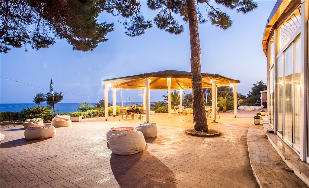 New Barcavela - Večerní relaxace na terase, Santa Margherita di Pula, Sardinie