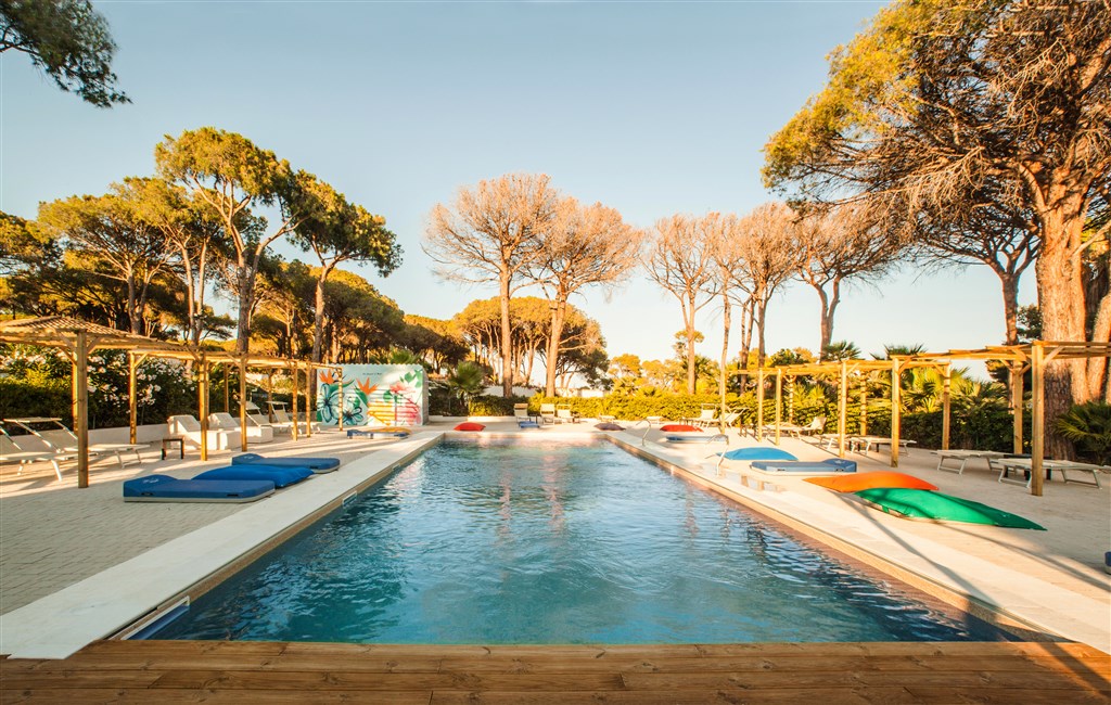 New Barcavela - Relax u bazénu, Santa Margherita di Pula, Sardinie