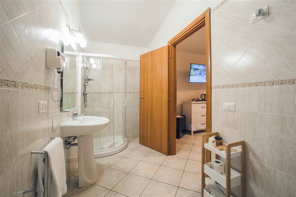 New Barcavela - Ukázka koupelny, Santa Margherita di Pula, Sardinie