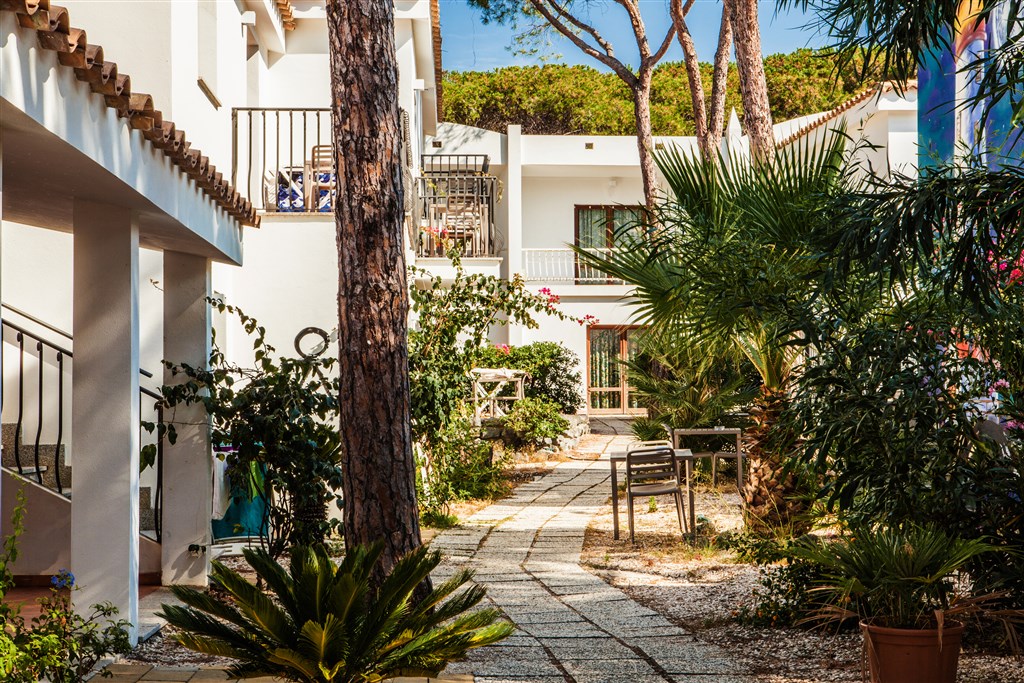 New Barcavela - Cestička mezi pokoji, Santa Margherita di Pula, Sardinie