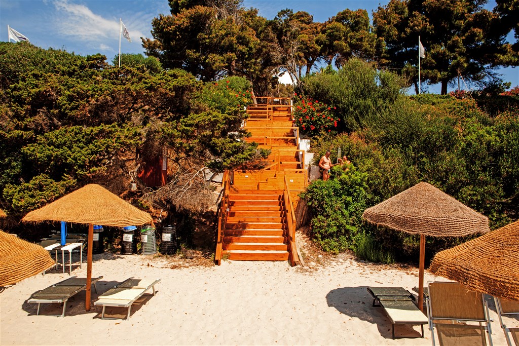 New Barcavela - Schody na pláž, Santa Margherita di Pula, Sardinie