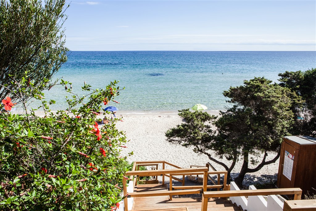 New Barcavela - Vstup na pláž, Santa Margherita di Pula, Sardinie