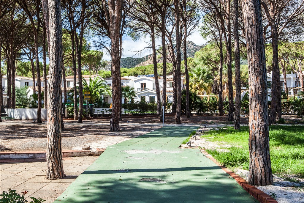 New Barcavela - Pohled na hotel směrem od pláže, Santa Margherita di Pula, Sardinie