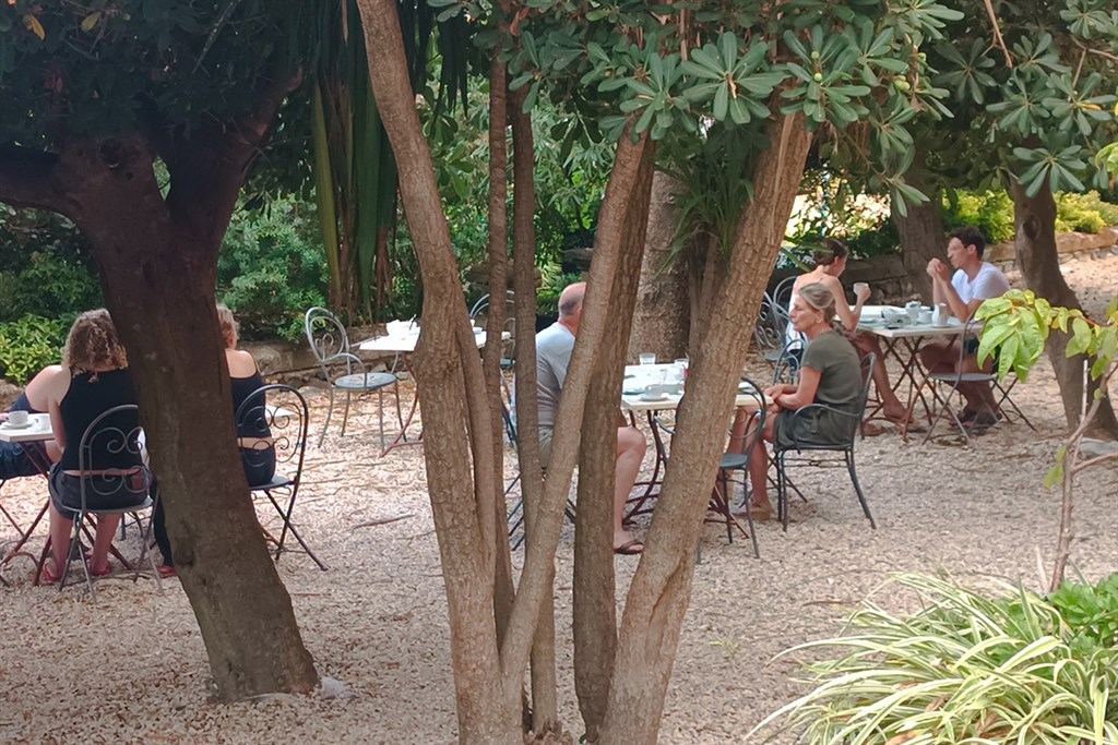 Hotel Villa Asfodeli - Snídaně v zahradě, Tresnuraghes, Sardinie