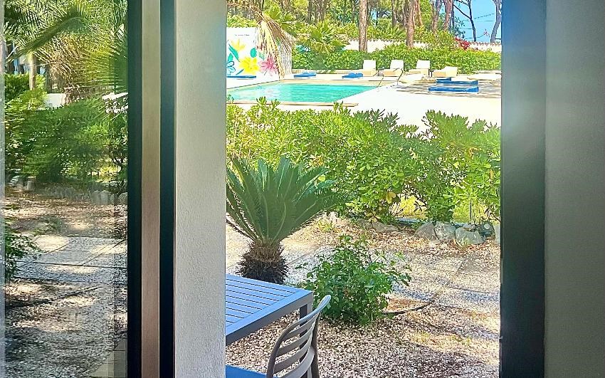 New Barcavela - Výhled z pokoje SUPERIOR s výhledem na bazén, Santa Margherita di Pula, Sardinie
