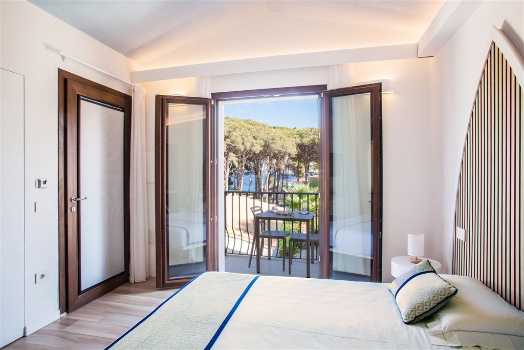 New Barcavela - Jeden z pokojů FAMILY SUITE, Santa Margherita di Pula, Sardinie