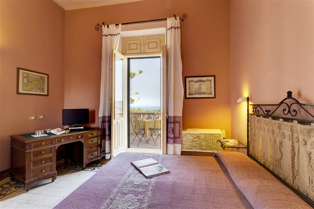 Hotel Villa Asfodeli - Pokoj SUPERIOR, pohled směrem ven, Tresnuraghes, Sardinie